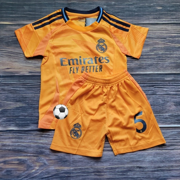 Real Madrid away kid's soccer uniform - Picture 2 of 2